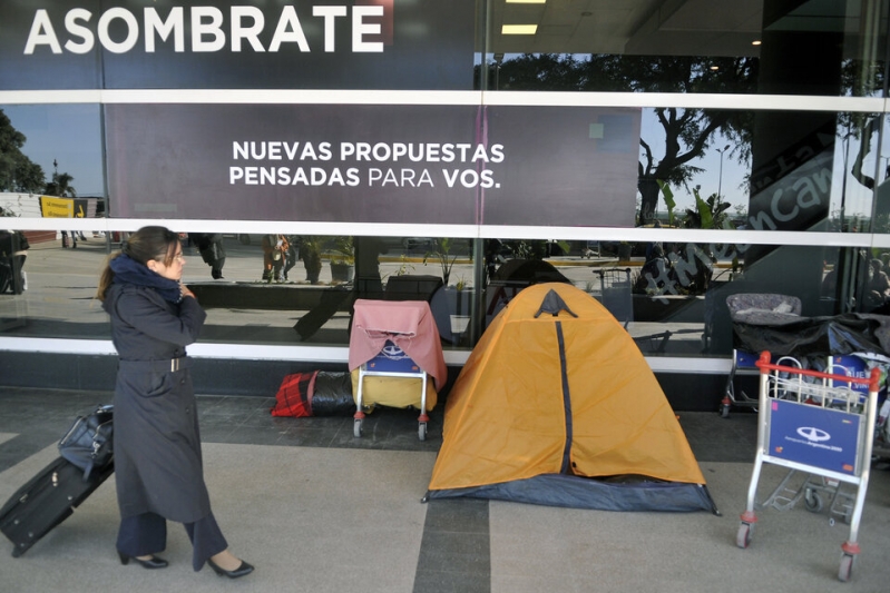 Sin techo: vuelven a verse en Aeroparque personas sin hogar