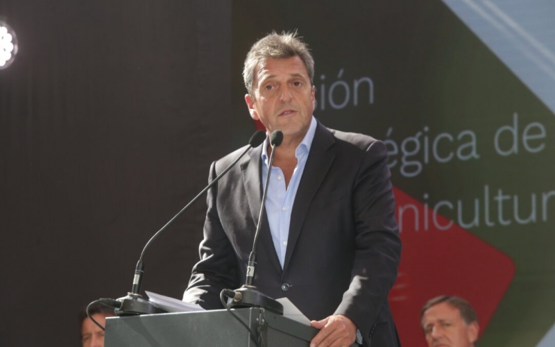 El oficialismo concentra la campaña en la figura de Sergio Massa y apunta a los indecisos para dar el golpe en las PASO