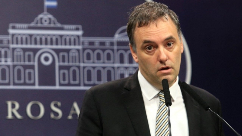 “Resistiré”, el verdadero mensaje que quiso transmitir Manuel Adorni