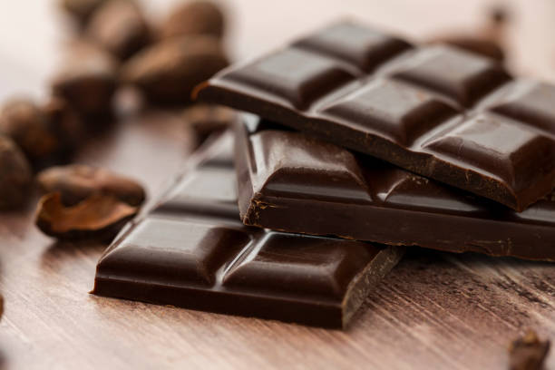 Cuánto chocolate negro hay que comer al día para obtener beneficios cardiovasculares reales, según la ciencia